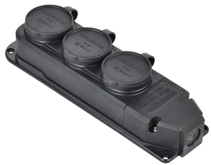 Розетка трёхместная с крышкой 16А 250В IP44 каучук черная GENERICA (РФ)